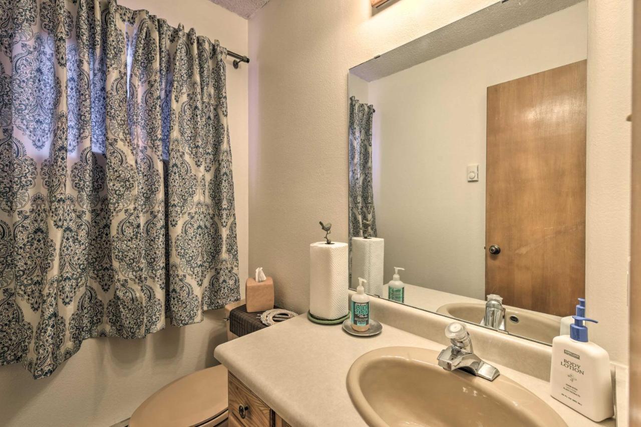 Downtown Red River Retreat With Mtn Views And Yard Kültér fotó