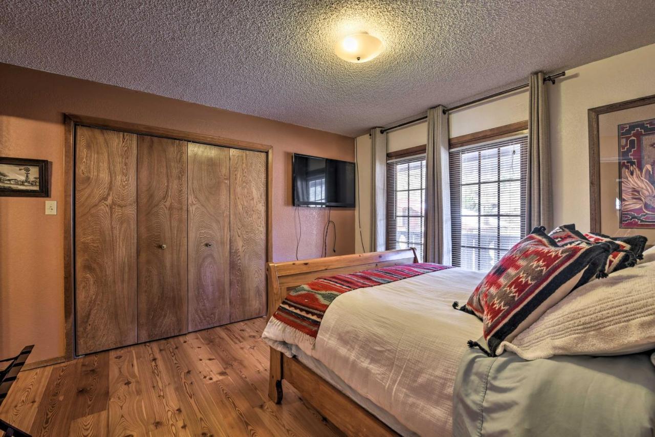 Downtown Red River Retreat With Mtn Views And Yard Kültér fotó