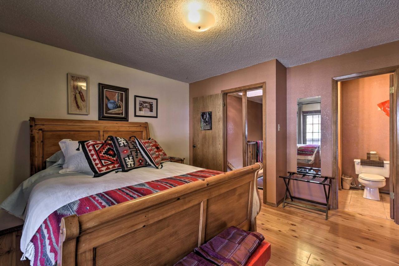 Downtown Red River Retreat With Mtn Views And Yard Kültér fotó