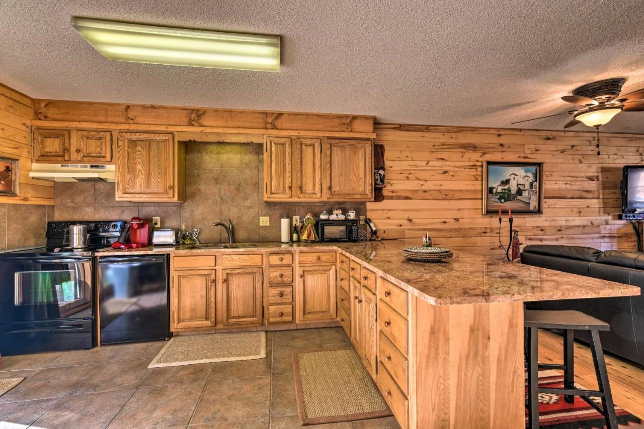 Downtown Red River Retreat With Mtn Views And Yard Kültér fotó